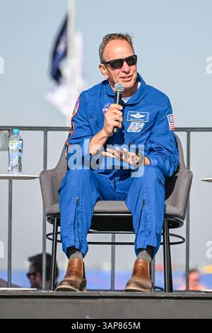 Avalon, Australie. 28 mars 2025. Astronaute de la NASA, vétéran de trois missions de navette et colonel de l'USAF Michael John ''Bloomer'' Bloomfield est vu lors d'une interview en plein air à l'aéroport d'Avalon, en Australie. (Crédit image : © Alexander Bogatyrev/SOPA images via ZUMA Press Wire) USAGE ÉDITORIAL SEULEMENT ! Non destiné à UN USAGE commercial ! Banque D'Images
