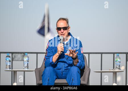 Avalon, Australie. 28 mars 2025. Astronaute de la NASA, vétéran de trois missions de navette et colonel de l'USAF Michael John ''Bloomer'' Bloomfield est vu lors d'une interview en plein air à l'aéroport d'Avalon, en Australie. (Crédit image : © Alexander Bogatyrev/SOPA images via ZUMA Press Wire) USAGE ÉDITORIAL SEULEMENT ! Non destiné à UN USAGE commercial ! Banque D'Images