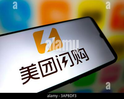 SUQIAN, CHINE - 16 AVRIL 2025 - une photo d'illustration montre le LOGO Meituan Flash Purchase affiché sur un smartphone à Suqian, dans la province du Jiangsu, en Chine, le 16 avril 2025. Banque D'Images