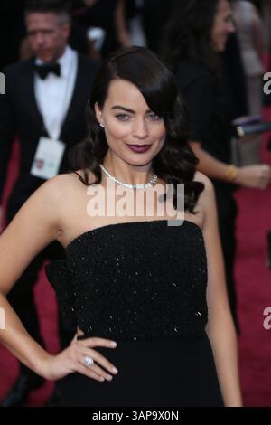 L'actrice Margot Robbie assiste à la 86e cérémonie des Oscars au Dolby Theatre de Los Angeles, États-Unis, le 2 mars 2014 Banque D'Images