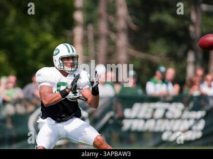 19 août 2011 : le Tight End des jets de New York, Dustin Keller (81 ans), se prépare à attraper un laissez-passer lors de l'entraînement au centre de formation en santé des jets Atlantic à Florham Park, New Jersey. (Crédit image : © Duncan Williams/Cal Sport Media/ZUMAPRESS.com) Banque D'Images