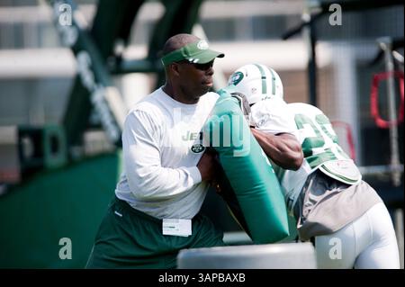 19 août 2011 : Anthony Lynn, entraîneur de course à pied des jets de New York, lors de l'entraînement au centre d'entraînement des jets Atlantic Health à Florham Park, New Jersey. (Crédit image : © Duncan Williams/Cal Sport Media/ZUMAPRESS.com) Banque D'Images