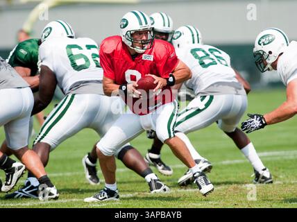 19 août 2011 : le quarterback des jets de New York Mark Brunell (8 ans) lors de la pratique au centre de formation des jets Atlantic Health à Florham Park, New Jersey. (Crédit image : © Duncan Williams/Cal Sport Media/ZUMAPRESS.com) Banque D'Images