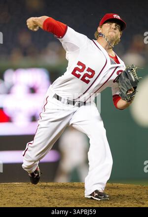 18 août 2011 - Washington, DC, États-Unis - Drew Storen (22 ans), lanceur de secours des Nationals de Washington, donne un terrain au Nationals Park à Washington, D.. C, jeudi 18 août 2011. (Crédit image : © Harry E. Walker/MCT/MCT/ZUMAPRESS.com) Banque D'Images