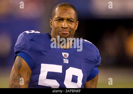 22 août 2011 : Michael Boley (59 ans), linebacker des New York Giants, regardant pendant le match de pré-saison entre les Bears de Chicago et les Giants de New York au stade de New Meadowlands à East Rutherford, New Jersey. (Crédit image : © Chris Szagola/Cal Sport Media/ZUMAPRESS.com) Banque D'Images