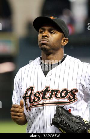 12 avril 2011 : Michael Bourn (21 ans), le joueur de l'équipe des Astros de Houston, lors de la septième manche du match de baseball de la Ligue majeure entre les Astros de Houston et les Cubs de Chicago au minute Maid Park à Houston, au Texas. (Crédit image : © Andrew Richardson/Cal Sport Media/ZUMAPRESS.com) Banque D'Images