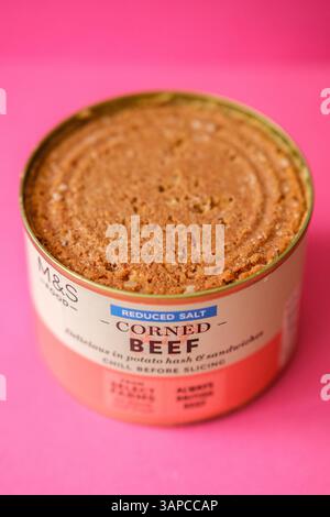 Londres Royaume-Uni, 16 avril 2025, boîte de corned beef Marks and Spencer Banque D'Images