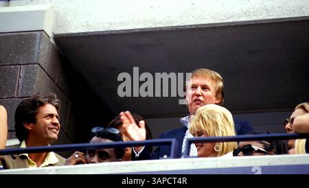 1er janvier 2011 - New York, New York, États-Unis - K9691JBB SD0907.1997 US OPEN FINALES. DONALD TRUMP ET IVANA TRUMP ET SEAN COMBS. / 1997.(crédit image : © John Barrett/Globe photos/ZUMAPRESS.com) Banque D'Images