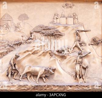 FLORENCE, ITALIE - 20 MARS 2025 : la renaissance en bronze ancien testament relief de Caïn et Abel scène sur la porte est du Baptistère Banque D'Images