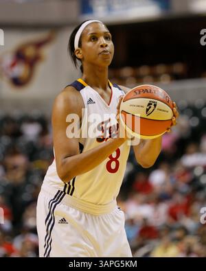 28 juin 2011 : le centre de fièvre de l'Indiana Tammy Sutton-Brown (8) lance des lancers francs lors d'un match WNBA entre le Phoenix Mercury et la fièvre de l'Indiana au Conseco Fieldhouse à Indianapolis, Indiana. Indiana a battu Phoenix 91-86.(image crédit : © Pat Lovell/Cal Sport Media/ZUMAPRESS.com) Banque D'Images