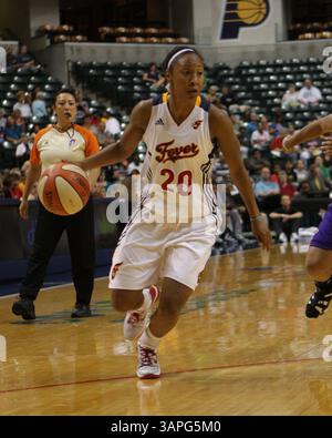 28 juin 2011 : Briann January (20), garde de la fièvre de l'Indiana, en action lors d'un match WNBA entre le Phoenix Mercury et l'Indiana Fever au Conseco Fieldhouse à Indianapolis, Indiana. Indiana a battu Phoenix 91-86.(image crédit : © Pat Lovell/Cal Sport Media/ZUMAPRESS.com) Banque D'Images