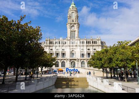 Porto, Portugal - 07.10.2024 : belle vue sur l'Hôtel de ville de Porto. Banque D'Images