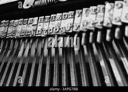 Typebars dans une machine à écrire classique mécanique Banque D'Images