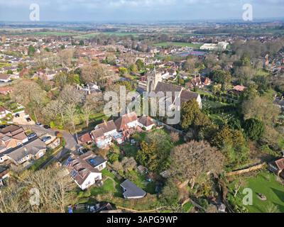 vue aérienne de l'église henfield dans l'ouest du sussex. Datant de l'époque Tudor, le chantier naval avait 10 fosses de bronzage, mais maintenant il ne reste qu'une seule Banque D'Images