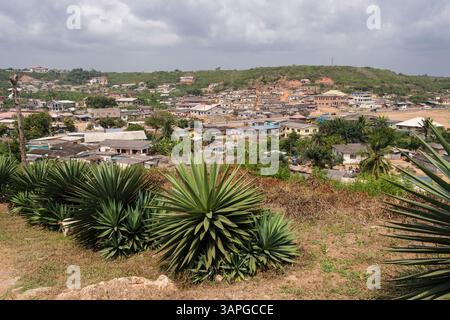 Ghana, vue d'Abandze depuis Fort Amsterdam, construit par les Anglais entre 1638 et 1645 sous le nom de Fort Cormantin. Maintenant sur la liste du patrimoine mondial. Banque D'Images