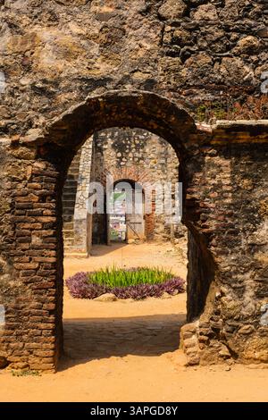 Ghana, Fort Amsterdam, construit par les Anglais entre 1638 et 1645 sous le nom de Fort Cormantin. Maintenant sur la liste du patrimoine mondial. Banque D'Images