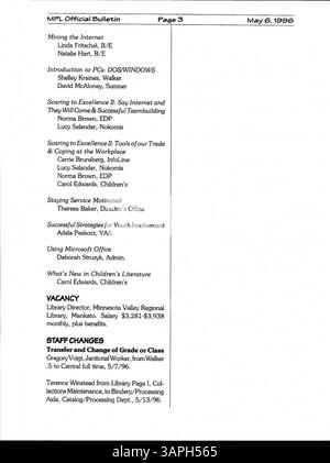 Ce bulletin hebdomadaire de 1996 fournit des mises à jour et des nouvelles pour les employés de la Bibliothèque publique de Minneapolis, couvrant les communications internes et les opérations de la bibliothèque. Banque D'Images