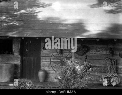Cette photographie montre la maison de Clementine Douglass, une spinner. L'image est tirée de la collection des bibliothèques de l'Université de l'Oregon, figurant dans le journal de Jack à la page 109. Banque D'Images