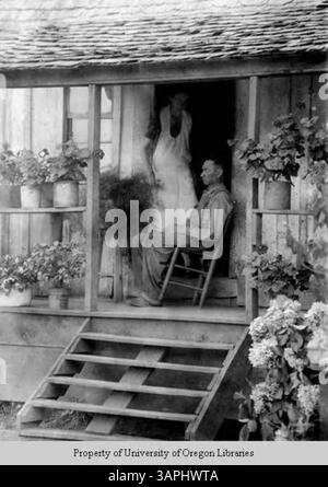 Cette photographie, tirée du Journal de Jack page 124-5, montre la ferme familiale Hipps située au sommet de la Turquie, capturant la vie dans une ferme rurale au début du XXe siècle. Banque D'Images