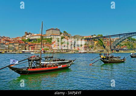 Façade du fleuve Douro dans la région d'Ouro dans la ville de Porto au nord du Portugal. Banque D'Images