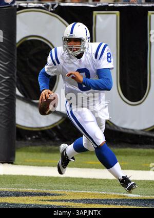 13 août 2011 : le quarterback des Colts d'Indianapolis, Nate Davis #8, semble passer lors de l'action de match contre les membres Louis Rams au Edwards Jones Dome in assuré Louis, MO. Les Rams ont battu les Colts 33-10.(image crédit : © Mark J. Peters/Cal Sport Media/ZUMAPRESS.com) Banque D'Images