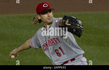 18 août 2011 - Washington, DC, États-Unis - Bronson Arroyo des Cincinnati Reds lance contre les Nationals de Washington lors de la première manche au Nationals Park à Washington, D.. C, jeudi 18 août 2011. (Crédit image : © Harry E. Walker/MCT/MCT/ZUMAPRESS.com) Banque D'Images