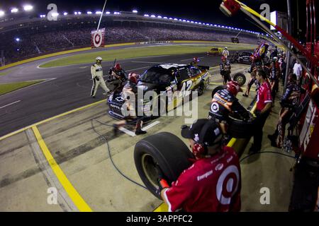 21 mai 2011 - Concord, Caroline du Nord, États-Unis - JUAN PABLO MONTOYA (42 ans) fait escale pendant la course All-Star au Charlotte Motor Speedway. (Crédit image : © Ashley R Dickerson/Cal Sport Media/ZUMAPRESS.com) Banque D'Images