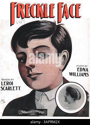Cette partition intitulée 'Freckle face' comprend des paroles de Leroi Scarlett et de la musique d'Edna Williams. Il comprend des valses de Paul Lincke, mettant en vedette la musique populaire de l'époque. La couverture arrière met en avant un refrain de Let me Have a Kiss Until Tomorrow, également de Thos. J. Gray et Edna Williams. Banque D'Images