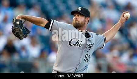 20 juillet 2011 - Kansas City, Missouri, États-Unis - le lanceur des Chicago White Sox John Danks lance dans la troisième manche contre les Kansas City Royals au Kauffman Stadium. (John Sleezer/Kansas City Star/MCT/ZUMAPRESS.com) Banque D'Images