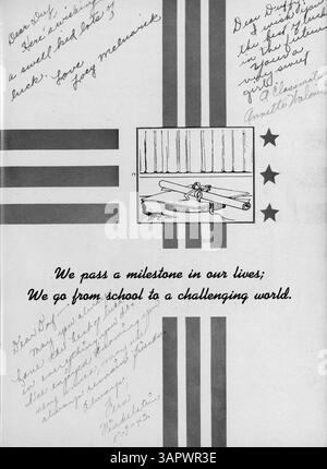 L'édition 1943 du Polaris Yearbook de North High reflète les réalisations des élèves, l'athlétisme, les clubs et les événements, en mettant l'accent sur les contributions et l'histoire afro-américaines au cours de l'année scolaire 1942-1943/09. Banque D'Images
