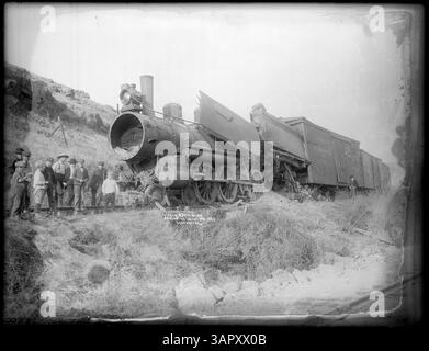 Cette photographie de Lee Moorhouse montre l'épave du Engine No. 345 et 366 de la N.P.R.R. près de Pendleton. L'image capture les conséquences d'un accident ferroviaire au début du XXe siècle. Banque D'Images
