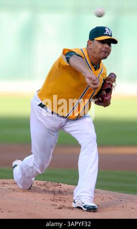 25 juillet 2011 - Oakland, CA, États-Unis - le lanceur de départ d'Oakland Athletics Guillermo Moscoso affronte les rayons de Tampa Bay au Coliseum O.co à Oakland, Californie, le lundi 25 juillet 2011. (Crédit image : © Susan Tripp Pollard/MCT/ZUMAPRESS.com) Banque D'Images