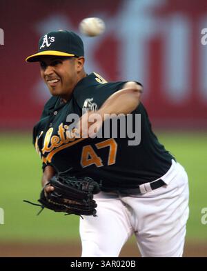 29 juillet 2011 - Oakland, CA, États-Unis - Gio Gonzalez, débutant d'Oakland Athletics, lance lors de la cinquième manche contre les Twins du Minnesota à l'O.co Coliseum le vendredi 29 juillet 2011, à Oakland, en Californie. (Crédit image : © Jane Tyska/Oakland Tribune/MCT/ZUMAPRESS.com) Banque D'Images