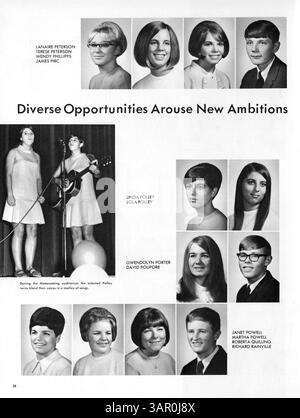 Cet annuaire de Patrick Henry High, 'orateur 69', documente les faits saillants de l'année scolaire 1968-1969, y compris les réalisations des étudiants dans les domaines académique, sportif et parascolaire, avec un accent sur l'histoire afro-américaine et les contributions des étudiants. Banque D'Images