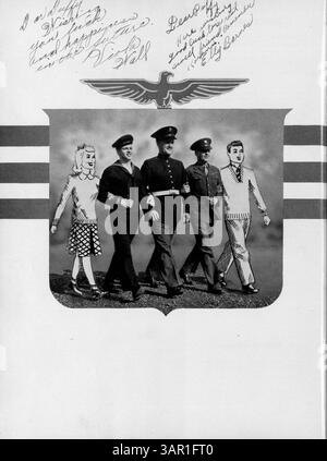Cette édition 1943 de l'annuaire 'Polaris' de North High offre un aperçu de la vie étudiante, des professeurs, de l'athlétisme et des clubs de l'année académique 1942-1943, avec une attention particulière à la communauté afro-américaine et à leur rôle dans les événements scolaires. Banque D'Images