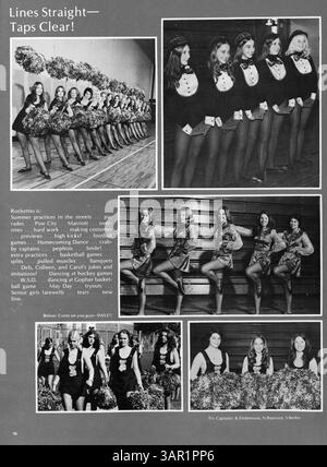 Cette édition 1974 de l'annuaire Sagamore de Roosevelt High School met en lumière les clubs étudiants, l'athlétisme, les événements scolaires et l'histoire afro-américaine, marquant des moments importants de l'année scolaire 1973-1974. Banque D'Images