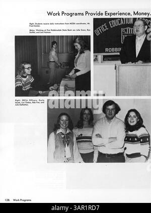 Le Robbinsdale High School Yearbook de 1976 reflète la communauté de l'école, avec les étudiants, les professeurs, l'athlétisme, les clubs sociaux, et des événements qui ont marqué l'année scolaire. Banque D'Images