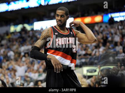 25 avril 2011 : les Trail Blazers de Portland propulsent l'attaquant LaMarcus Aldridge #12 lors d'un match des éliminatoires de la première ronde de la NBA Western Conference entre les Trail Blazers de Portland et les Dallas Mavericks au American Airlines Center de Dallas, TX Dallas a battu Portland 93-82(crédit image : © Albert Pena/Cal Sport Media/ZUMAPRESS.com) Banque D'Images