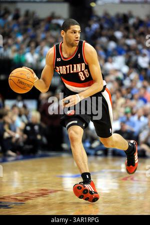 25 avril 2011 : le petit attaquant Nicolas Batum #88 des Trail Blazers de Portland lors d'un match éliminatoire de la première ronde de la NBA Western Conference entre les Trail Blazers de Portland et les Dallas Mavericks au American Airlines Center de Dallas, TX Dallas a battu Portland 93-82(crédit image : © Albert Pena/Cal Sport Media/ZUMAPRESS.com) Banque D'Images