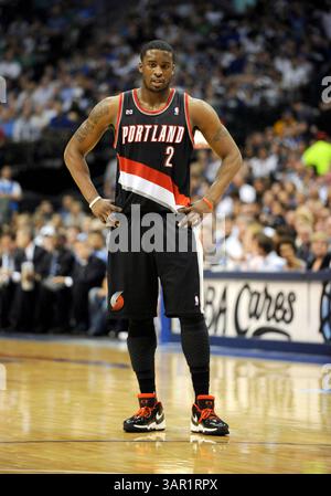 25 avril 2011 : les Trail Blazers de Portland gardent Wesley Matthews #02 lors d'un match éliminatoire de la première ronde de la NBA Western Conference entre les Trail Blazers de Portland et les Dallas Mavericks au American Airlines Center de Dallas, TX Dallas a battu Portland 93-82(crédit image : © Albert Pena/Cal Sport Media/ZUMAPRESS.com) Banque D'Images