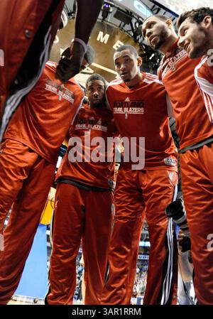 25 avril 2011 : les Trail Blazers de Portland se caucent avant un match des éliminatoires de la première ronde de la NBA Western Conference entre les Trail Blazers de Portland et les Mavericks de Dallas au American Airlines Center de Dallas, TX Dallas a battu Portland 93-82(crédit image : © Albert Pena/Cal Sport Media/ZUMAPRESS.com) Banque D'Images