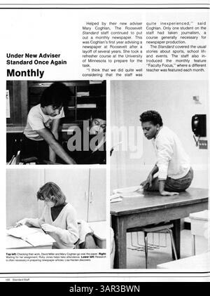 Le Roosevelt Yearbook pour 1985, 'Sagamore 85 : Celebrate the moment', reflète l'année scolaire 1984-1985, documentant les réalisations des élèves, des enseignants, des clubs et des événements sportifs à Roosevelt High School. Banque D'Images