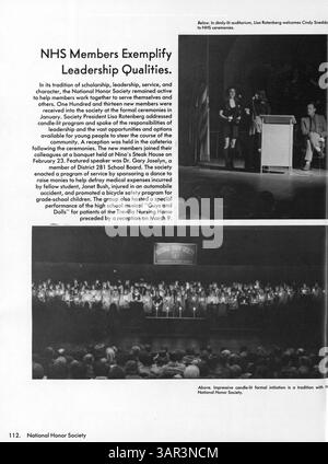 Ce Robbinsdale High Yearbook 1976 reflète les moments clés de l'année scolaire 1975-1976, y compris la vie étudiante, l'athlétisme et les faits saillants de la faculté. Banque D'Images