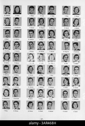 L'annuaire « Whigrean » 1957 de l'école secondaire Edina-Morningside présente les étudiants, les enseignants, les clubs, l'athlétisme et les événements majeurs qui ont défini l'année académique 1956-1957. Banque D'Images