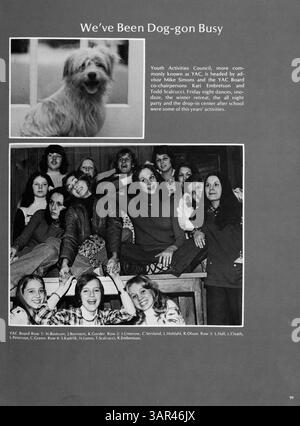 L'édition 1974 de l'annuaire Sagamore de Roosevelt High School documente les faits saillants de l'année scolaire 1973-1974 avec un accent particulier sur l'histoire afro-américaine, l'athlétisme étudiant et les clubs parascolaires. Banque D'Images