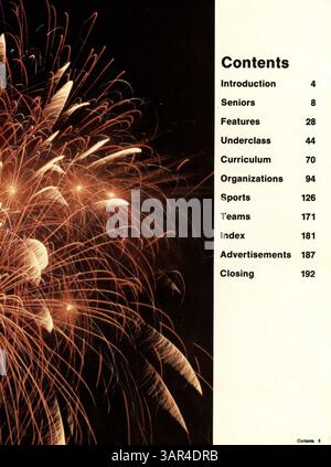 Sagamore '85, l'annuaire de l'année scolaire 1984-1985 de la Roosevelt High School, commémore les réalisations académiques, sportives et parascolaires des étudiants, des professeurs et des clubs, y compris des événements mémorables. Banque D'Images