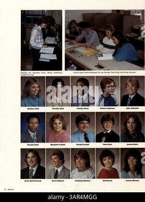 L'annuaire Sagamore 1985 de l'école secondaire Roosevelt recense les élèves, les enseignants, les clubs, l'athlétisme et les événements importants de l'année scolaire 1984-1985. Banque D'Images