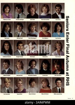 Cette édition 1985 de l'annuaire Sagamore de l'école secondaire Roosevelt documente le corps étudiant de l'école, les clubs, l'athlétisme, le corps professoral et les événements de l'année scolaire 1984-1985. Banque D'Images