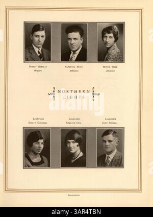 Cet annuaire « Polaris » 1928 de North High School documente les événements clés de l'année scolaire 1927-1928 avec des étudiants, des enseignants, des clubs, des clubs, des et l'histoire afro-américaine. Banque D'Images