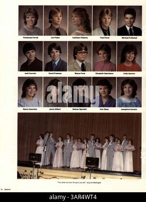 L'annuaire Sagamore 1985 de l'école secondaire Roosevelt présente les principales activités, clubs, sports et événements de l'année scolaire 1984-1985 pour les étudiants. Banque D'Images